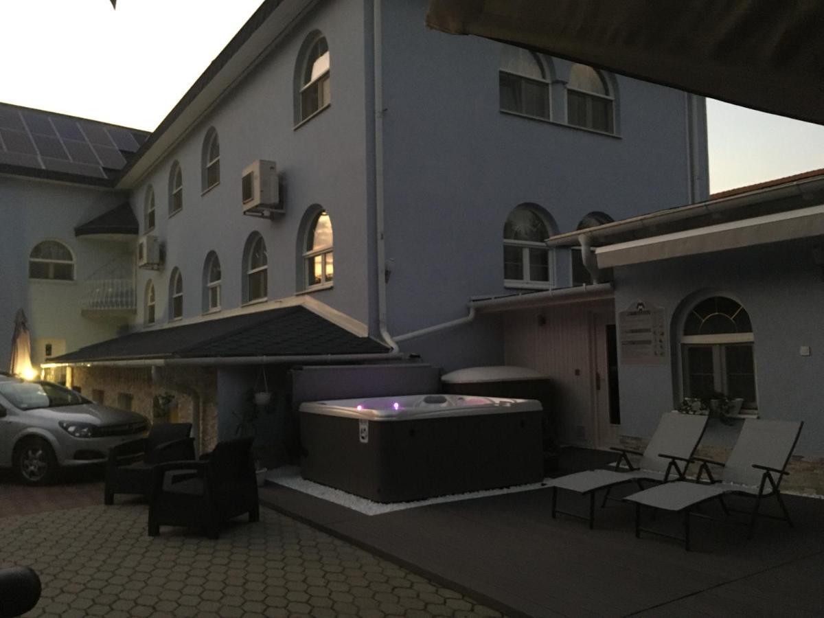 Márvány Panzió Hajdúszoboszló Exterior foto