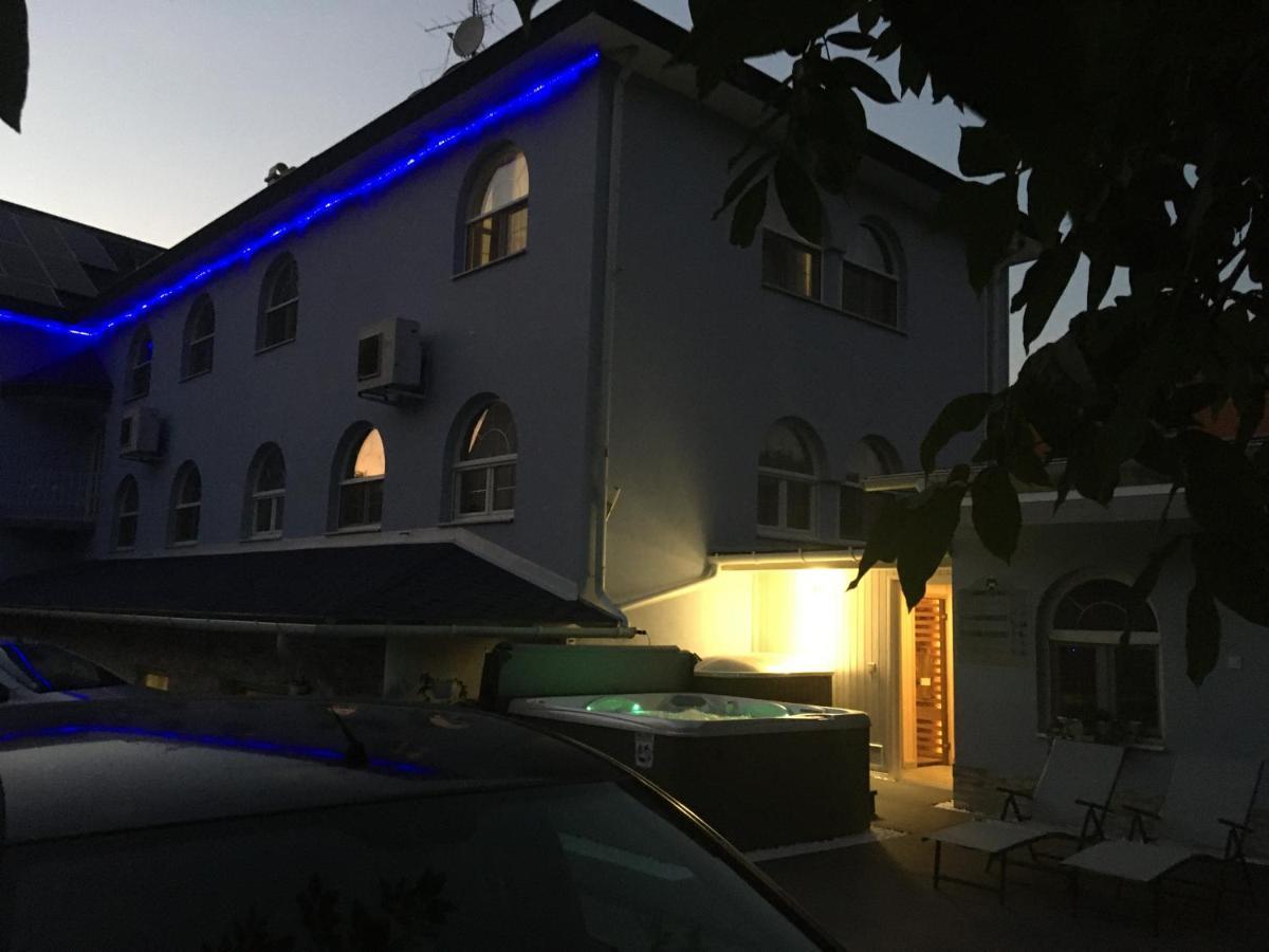Márvány Panzió Hajdúszoboszló Exterior foto