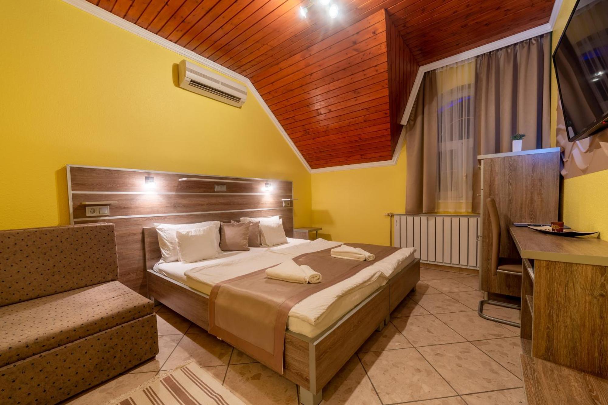 Márvány Panzió Hajdúszoboszló Exterior foto