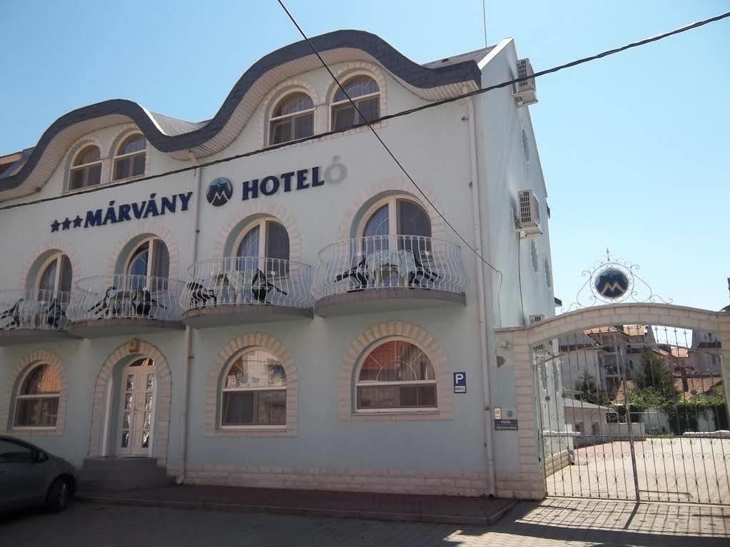 Márvány Panzió Hajdúszoboszló Exterior foto