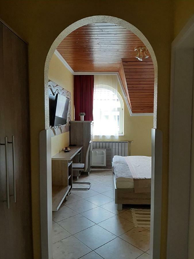Márvány Panzió Hajdúszoboszló Exterior foto