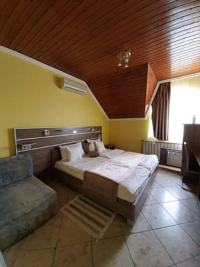 Márvány Panzió Hajdúszoboszló Exterior foto