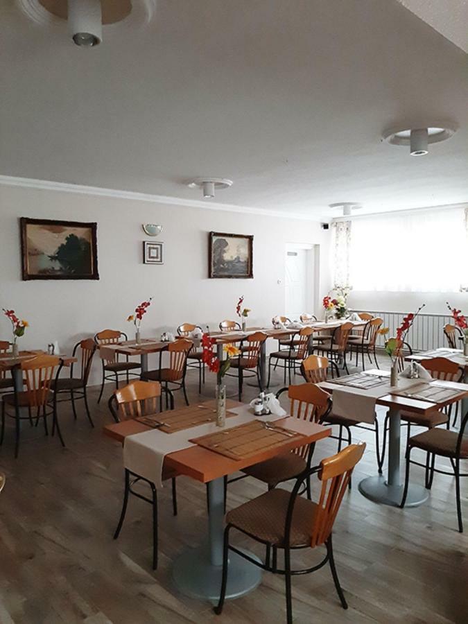 Márvány Panzió Hajdúszoboszló Exterior foto